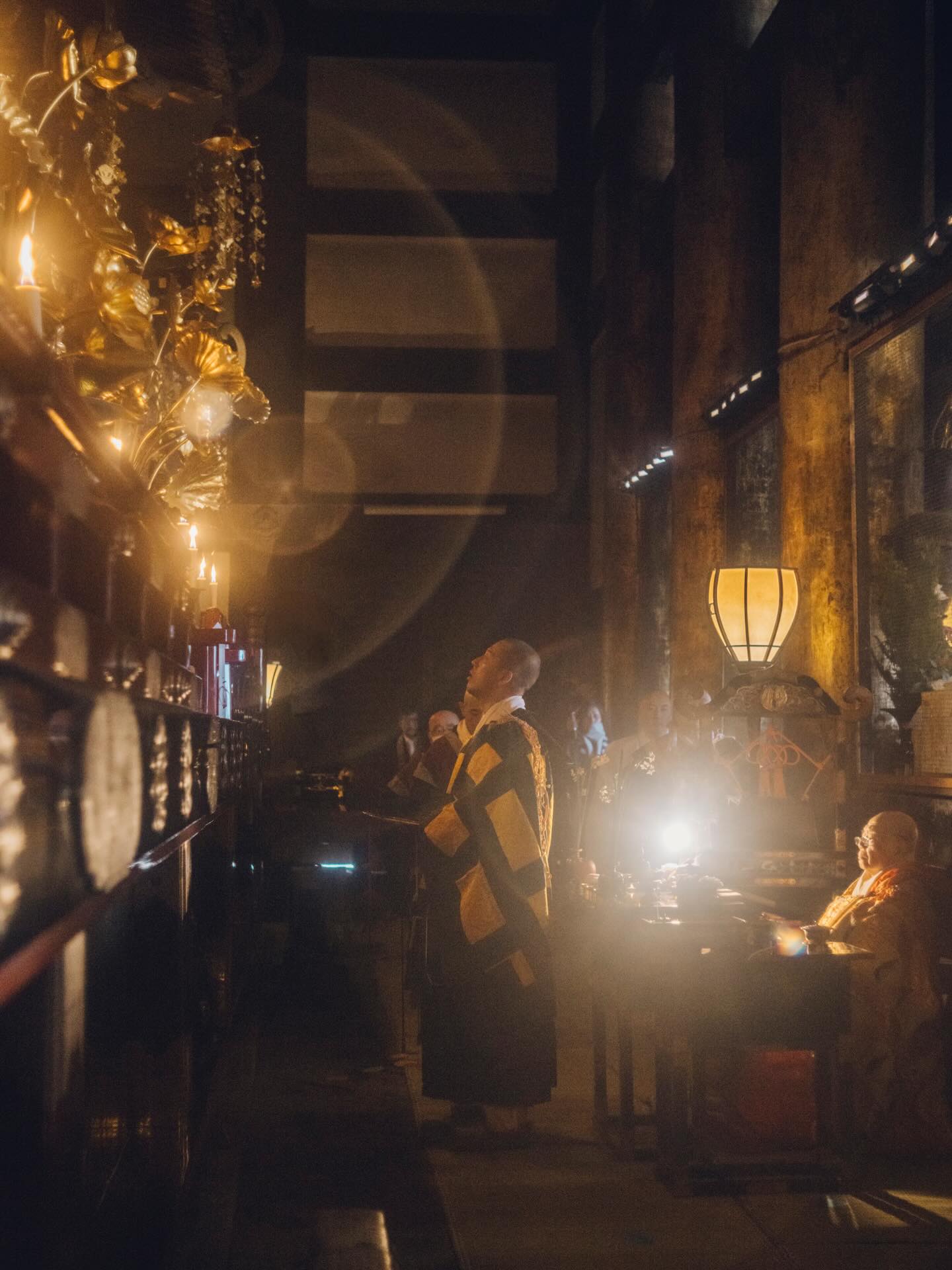 修正会｜一年間の安寧を祈願する年頭行事
SHUSHO-E | The first event of the year to pray for peace and order throughout the year

1月1日より1月7日までの7日間、本堂内々陣の御本尊御宝前において仏法興隆、国家安穏、五穀豊穣、諸人諸願成就などを祈願します。

Held from January 1 to 7 in the Main Hall’s innermost sanctuary (nainaijin), this annual ritual features prayers for a rich harvest, family safety, and world peace. 

#kiyomizudera #kyototemple
#清水寺 #修正会 #正月