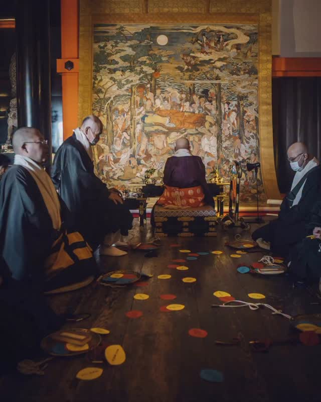 涅槃会 | お釈迦さまの入滅が描かれた寺宝「大釈迦涅槃図」公開
DAISHAKA NEHANZU—Painting of the Buddha's Nirvana opened to the public

2026.2.15 (Sun.) - 2.23 (Mon.)
9:00 a.m. - 4:00 p.m.
経堂 / Kyodo hall

仏教の開祖、お釈迦さまの入滅日に、経堂に「大釈迦涅槃図」を掛けて法要をおこないます。お釈迦さまを偲び手を合わせてください。また、通常は公開されていない「大釈迦涅槃図」を間近に見ることができる機会です。

On the day when the Buddha reached Nirvana, a memorial service is held in the Sutra Hall, with an exhibition of the Painting of the Buddha Entering Nirvana, which is usually closed to the public. Put your hands together in prayer, while reflecting on the Buddha’s attainments. It is also a rare opportunity to appreciate the painting which is not ordinarily accessible by the public.

#kiyomizudera 
#kyototemple
#feelkiyomizudera
#清水寺 
#涅槃会